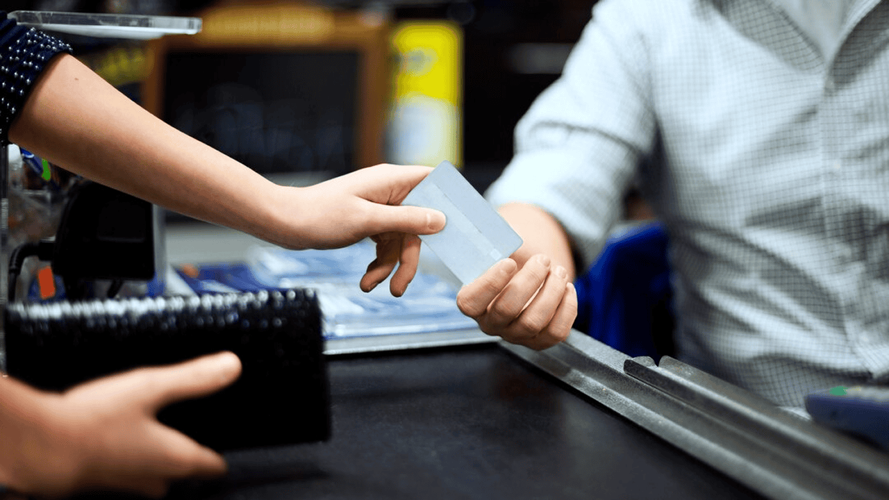 Retail Banking Innovation: Transforming Storefront Finance in the Digital Age